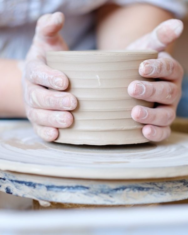 Abonnement 10 cours de céramique : émaillage d’un bol