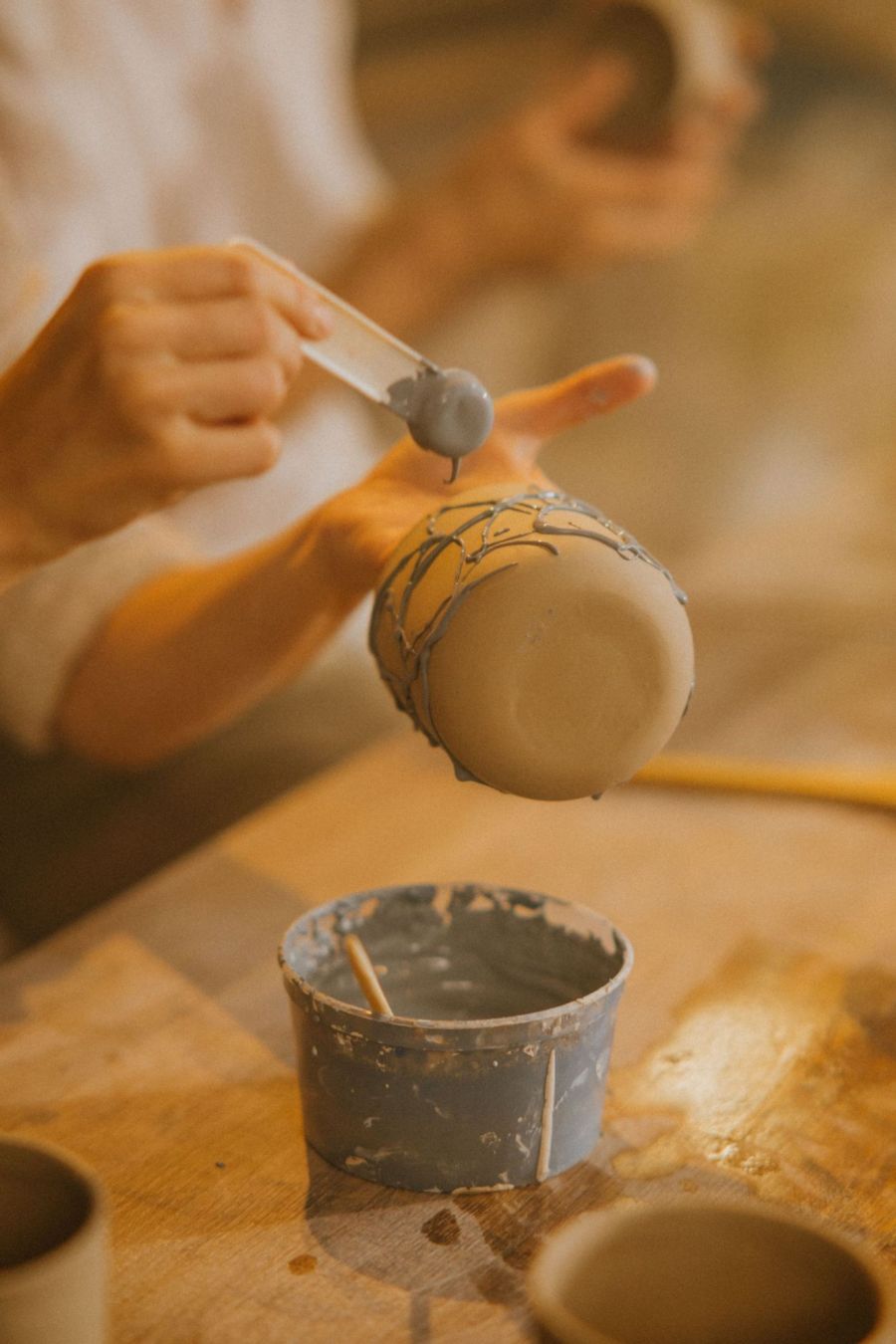 Abonnement 10 cours de céramique : émaillage d’un bol