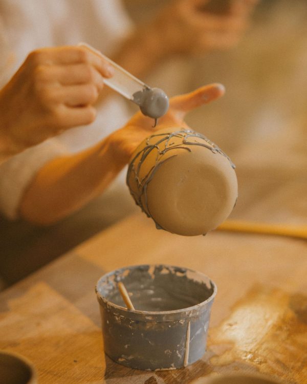 Abonnement 10 cours de céramique : émaillage d’un bol
