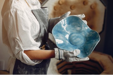 Voyage au cœur de la méthode de céramique raku avec Flozraku, artiste céramiste à Nice